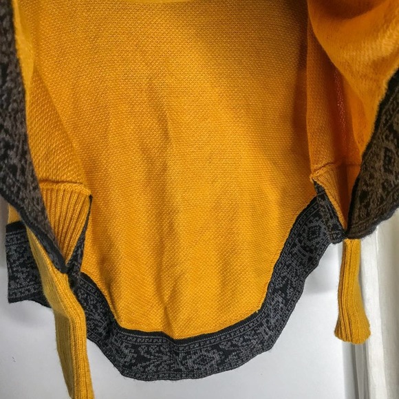 NATIVE IMPORT Peruvian Mustard Grey Poncho Sweater - Picture 5 of 6